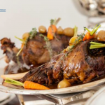 Pernil de cordeiro com Vinho Branco, Hortelã, e Cebolinha Caramelizada - Image 2